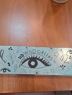 Urban Decay Wild Greens Eyeshadow Palette - Mint Green and Black Artwork